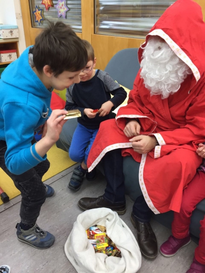 Der Nikolaus zu Besuch in der JPSS